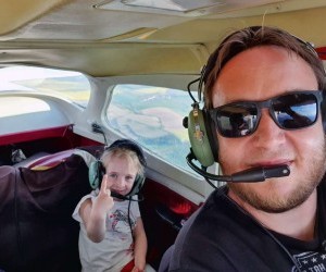 Eliška s tátou na svém prvním letu