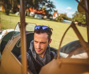 priprava k letu na de havilland tiger moth